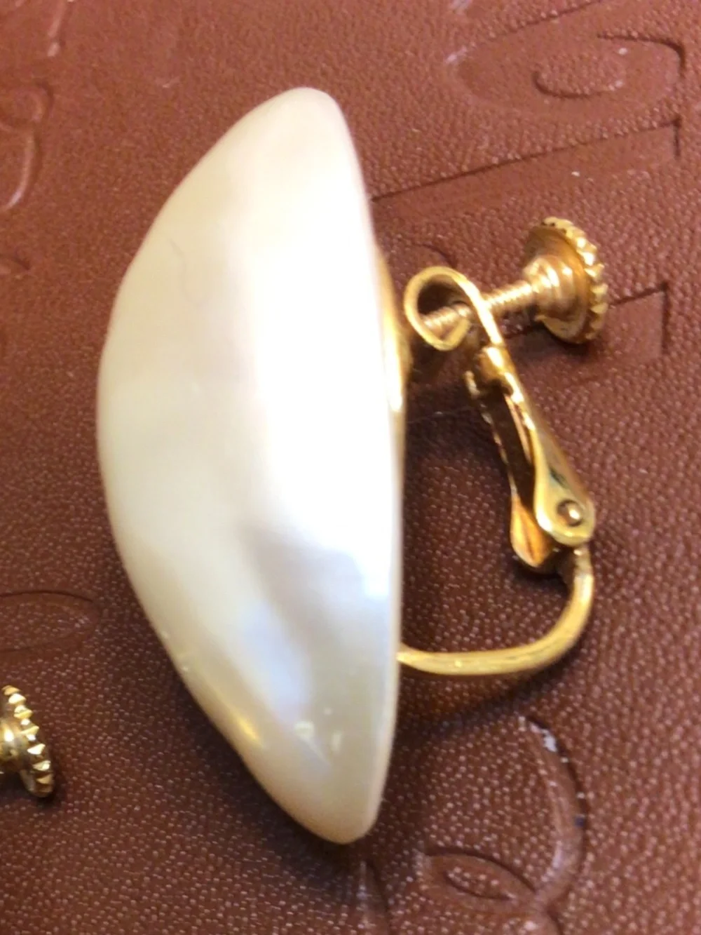 Vintage Cream-colored Acrylic/Lucite Faux Pearl Oval Screw Back Clip-on Earrings